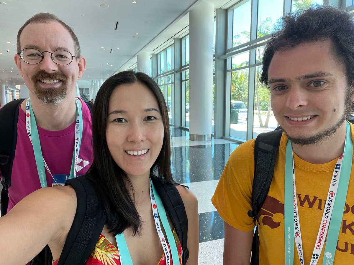 Thank you @ReactMiamiConf and @eMergeAmericas for awesome memories✨. I made new friends, met local tech engineers/entrepreneurs, twitter JS celebrities, learned a lot and am inspired ⚡️#MiamiTechWeek https://t.co/Tjpjotcu9R
