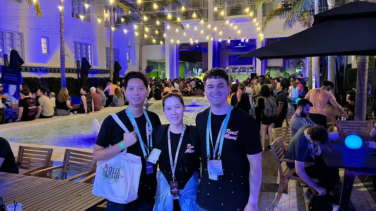 Thank you @ReactMiamiConf and @eMergeAmericas for awesome memories✨. I made new friends, met local tech engineers/entrepreneurs, twitter JS celebrities, learned a lot and am inspired ⚡️#MiamiTechWeek https://t.co/Tjpjotcu9R